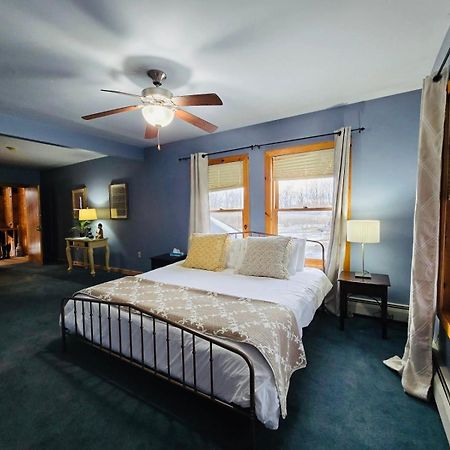 Point Au Roche Lodge Платсбърг Екстериор снимка