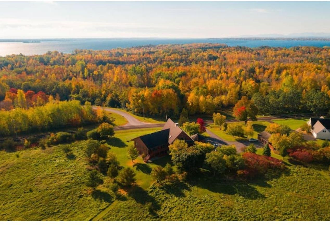 Point Au Roche Lodge Платсбърг Екстериор снимка