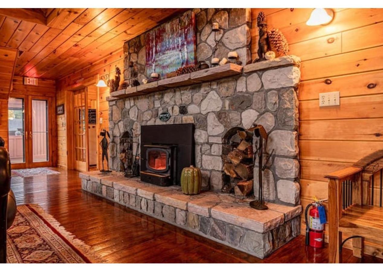 Point Au Roche Lodge Платсбърг Екстериор снимка