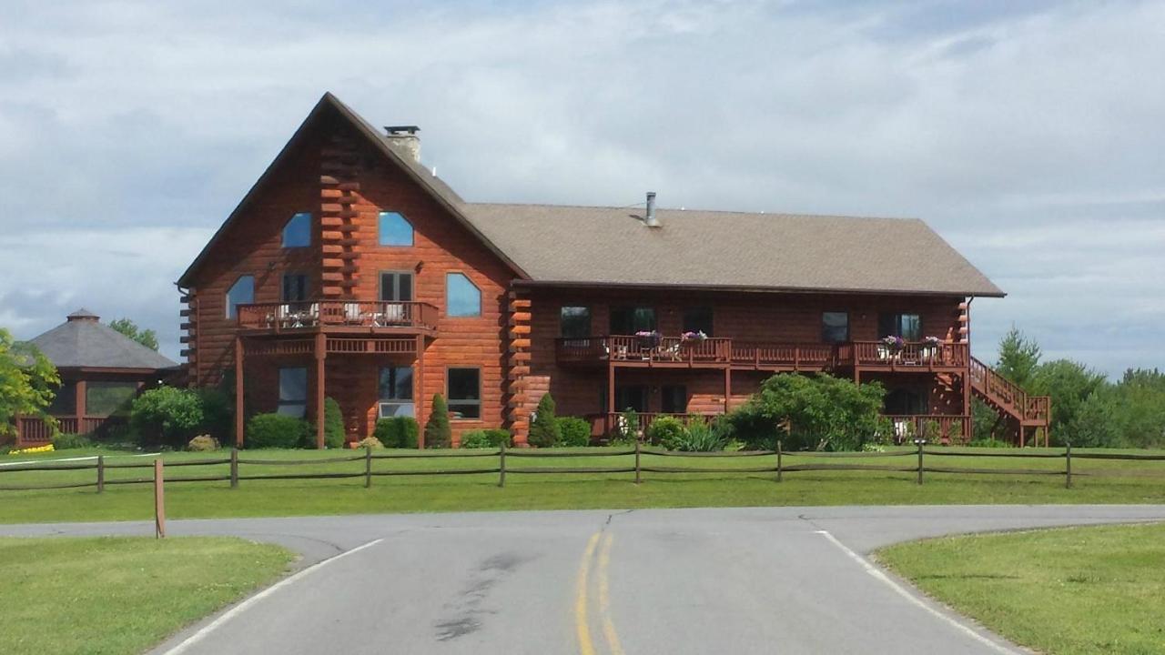 Point Au Roche Lodge Платсбърг Екстериор снимка