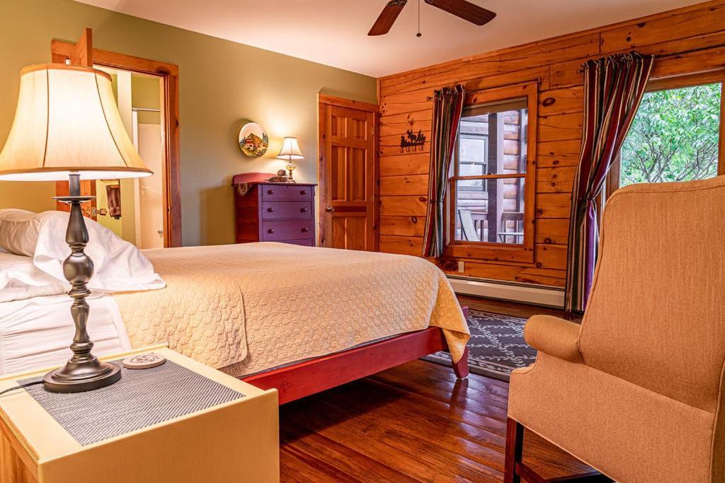 Point Au Roche Lodge Платсбърг Екстериор снимка