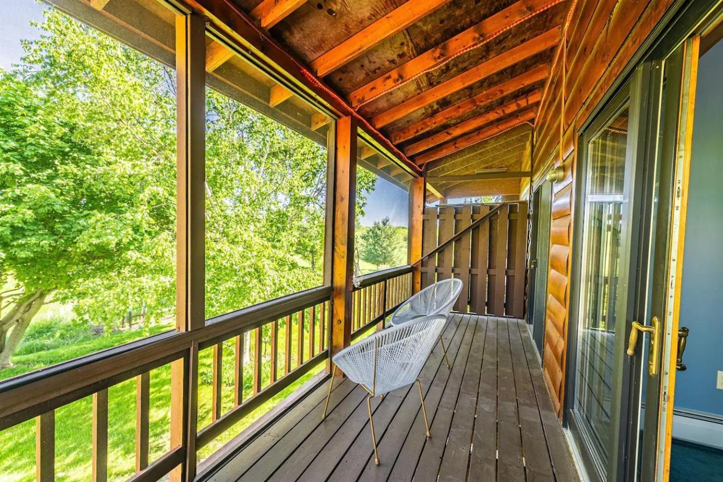 Point Au Roche Lodge Платсбърг Екстериор снимка