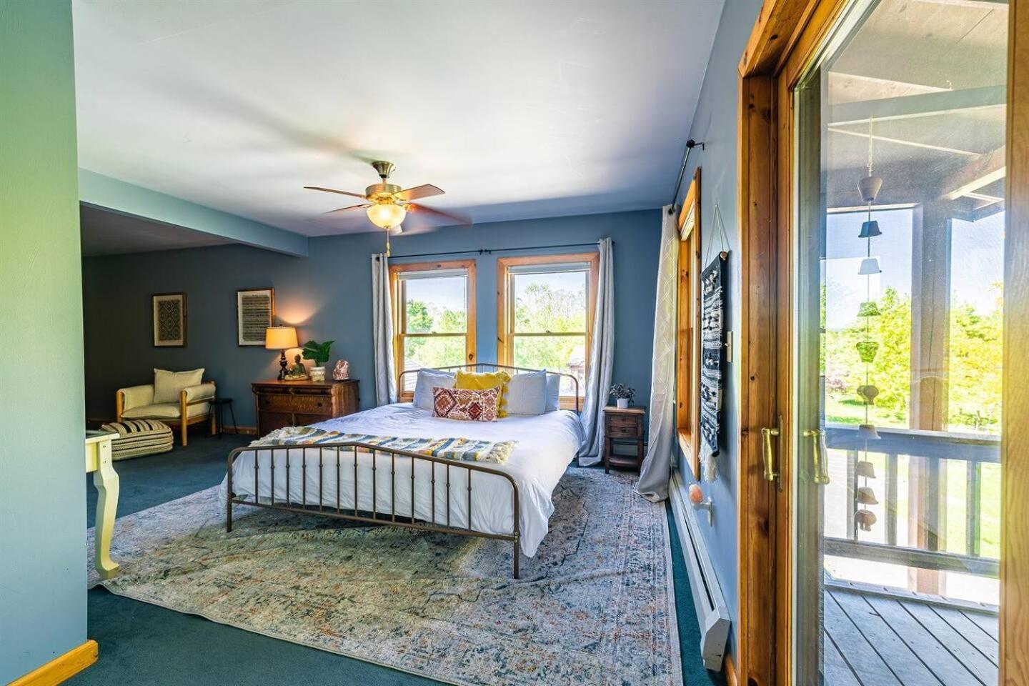 Point Au Roche Lodge Платсбърг Екстериор снимка