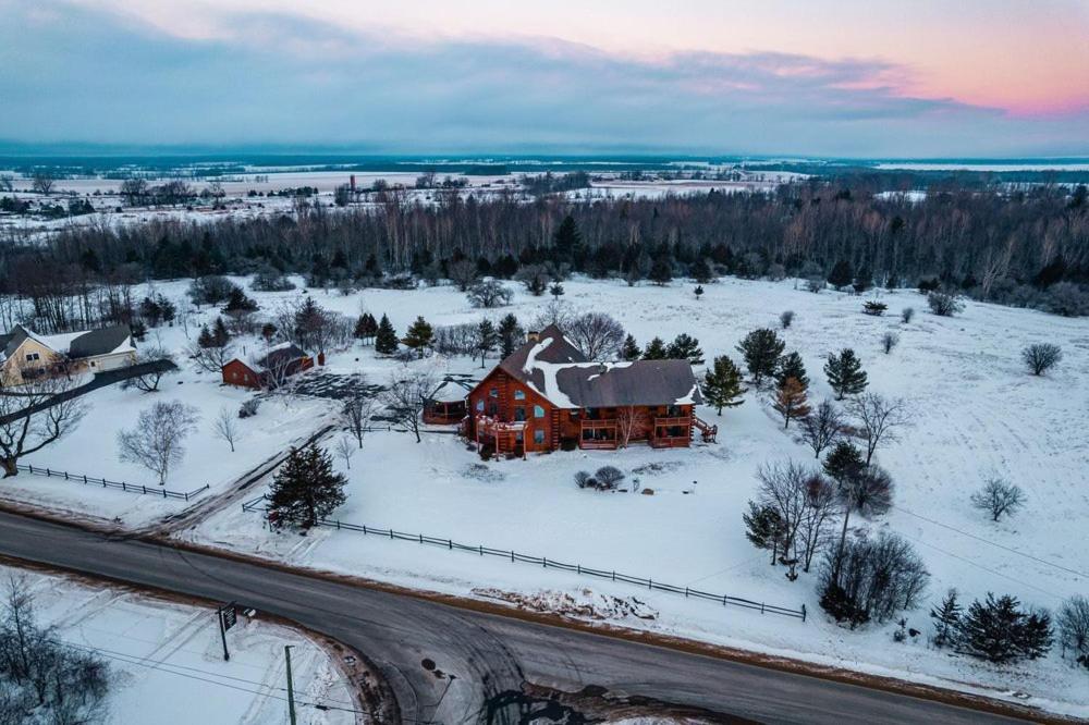 Point Au Roche Lodge Платсбърг Екстериор снимка