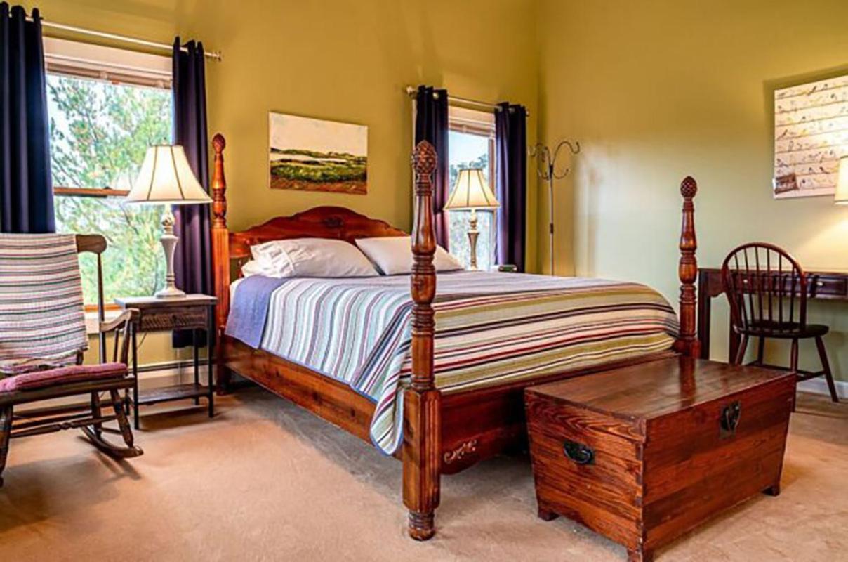 Point Au Roche Lodge Платсбърг Екстериор снимка