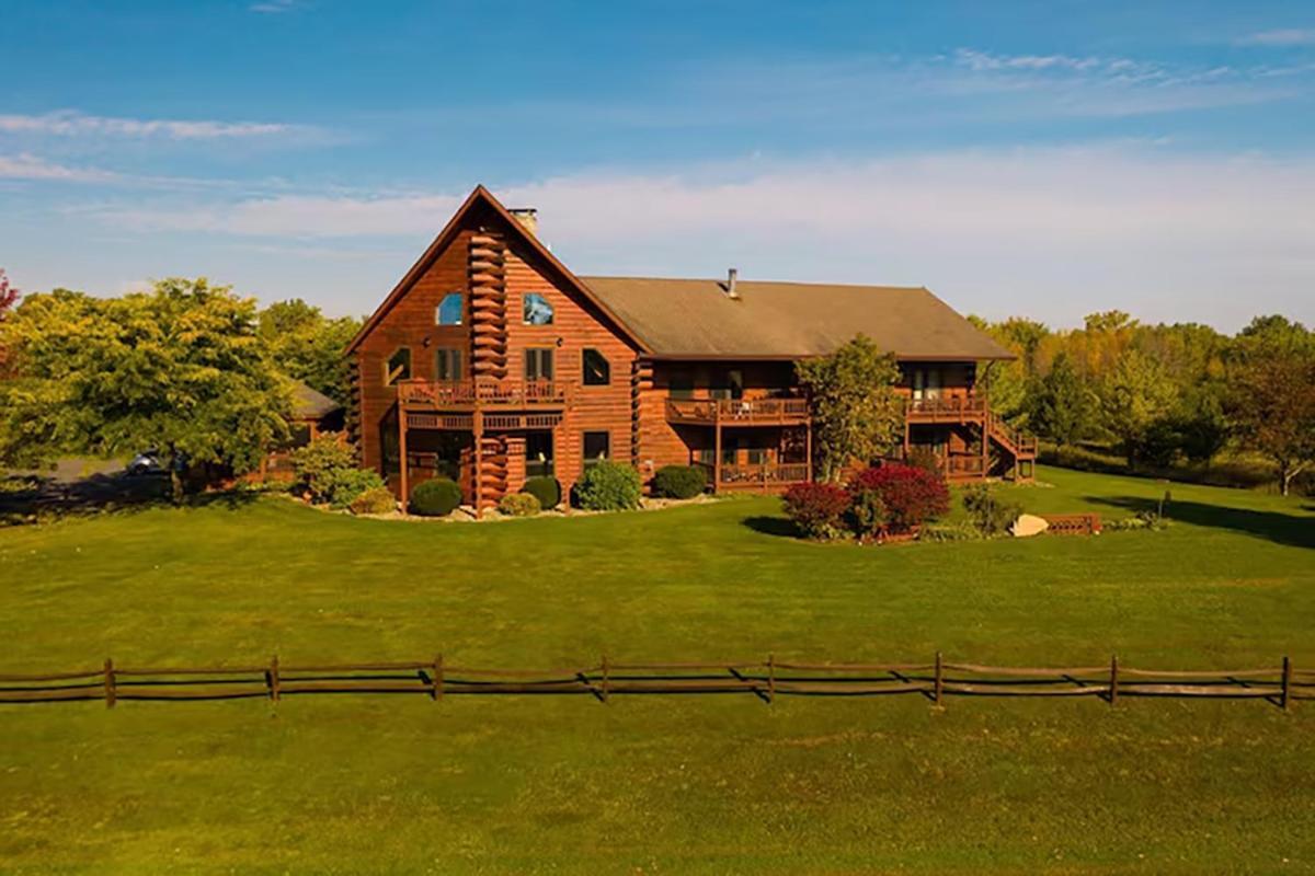 Point Au Roche Lodge Платсбърг Екстериор снимка