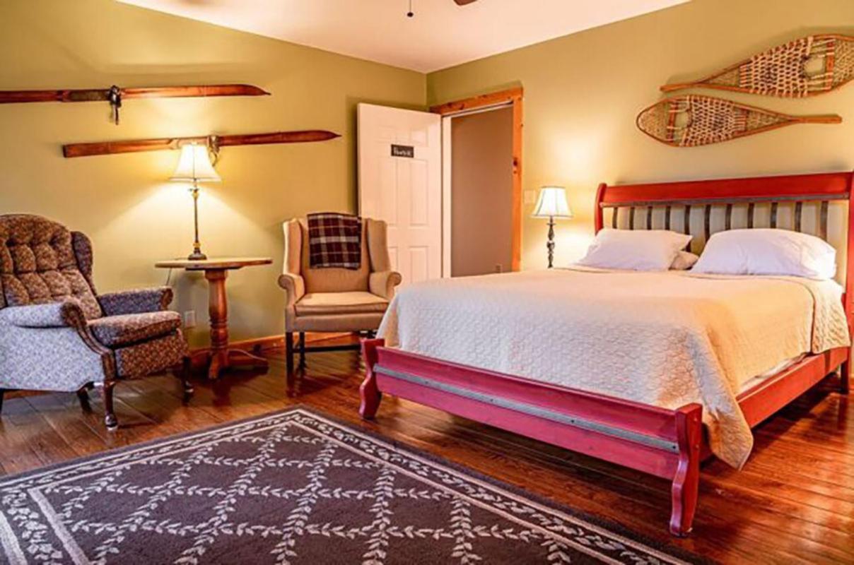 Point Au Roche Lodge Платсбърг Екстериор снимка