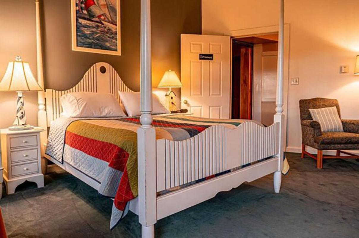 Point Au Roche Lodge Платсбърг Екстериор снимка